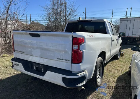 2021 Chevrolet Silverado 1500 4Wd Standard Bed Custom z USA, uszkodzony, nr VIN 1GCRYBEH8MZ102769